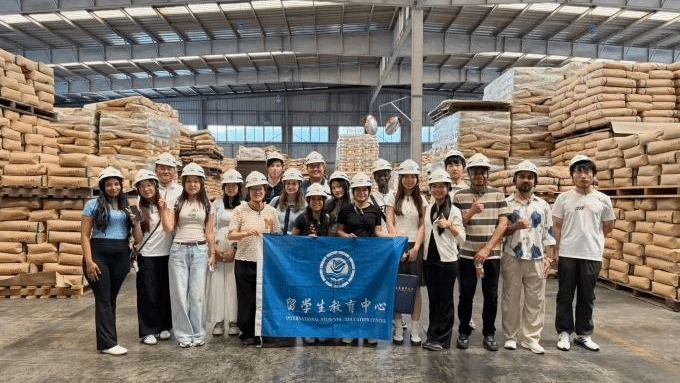 走出课堂进企业：我校留学生深入辽港集团，感知中国港口物流强劲脉动